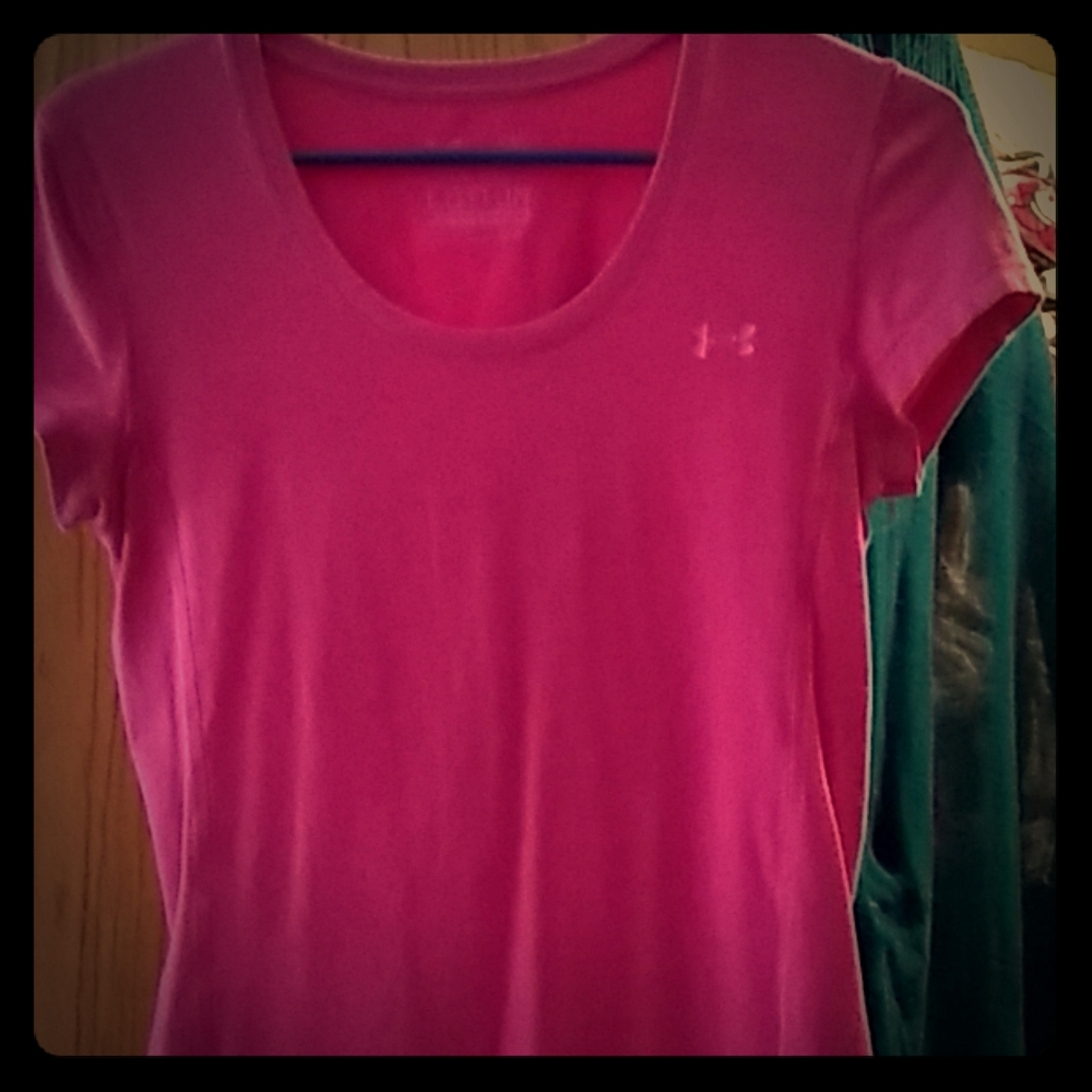 Under Armour Short Sleeve shirt